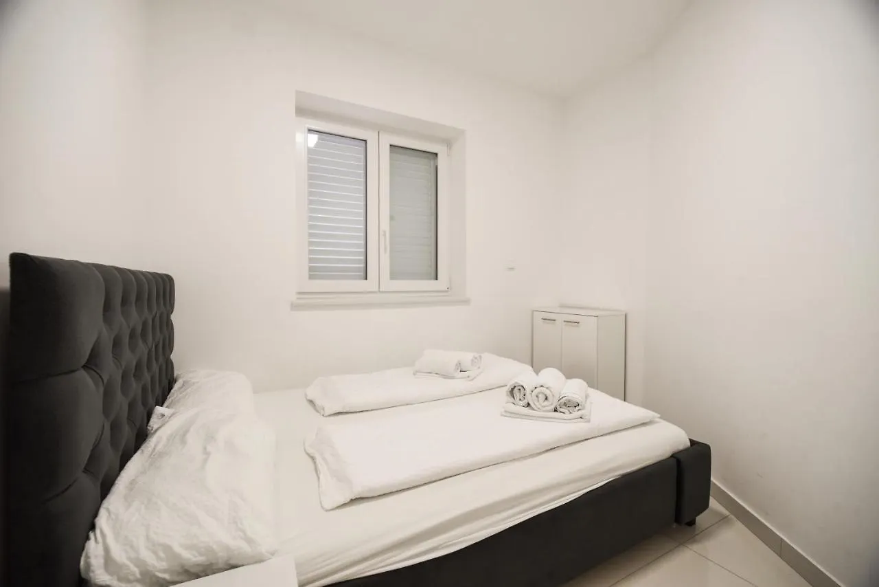 Villa San Antonio-Apartment Suzana バスカ